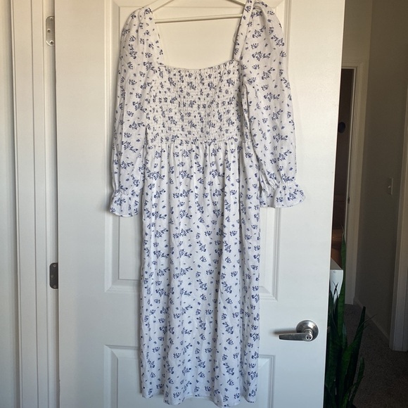 House of Harlow Midi Dress Blue White Floral
Smocked Puffed Sleeves - large - Picture 10 of 11